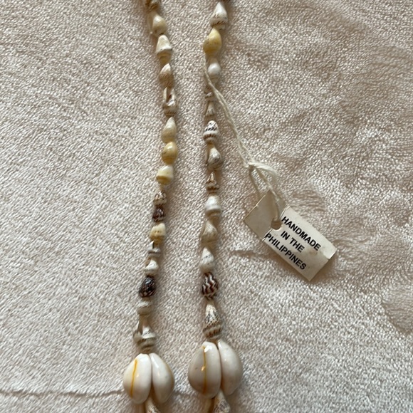 Shell Necklace - Picture 3 of 3